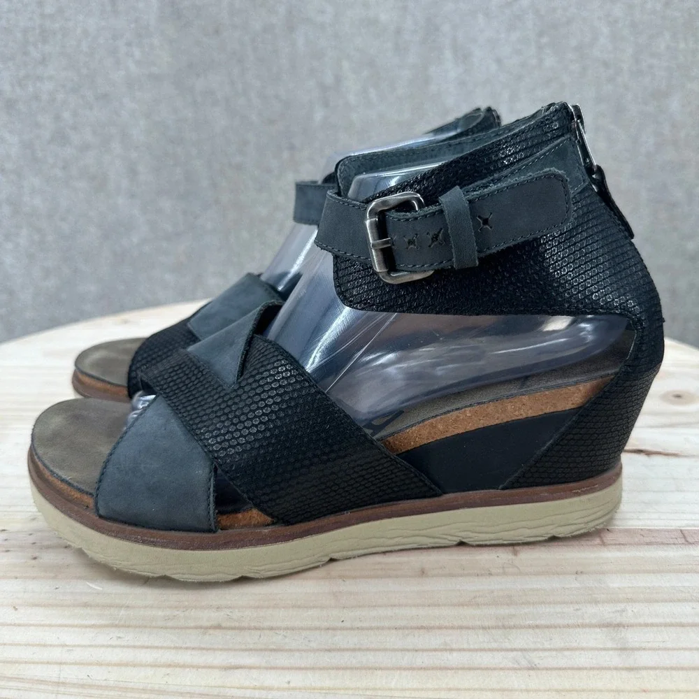 OTBT Teamwork Wedge Sandals 10M Black Grey Leather Ankle Strap Back Zip
